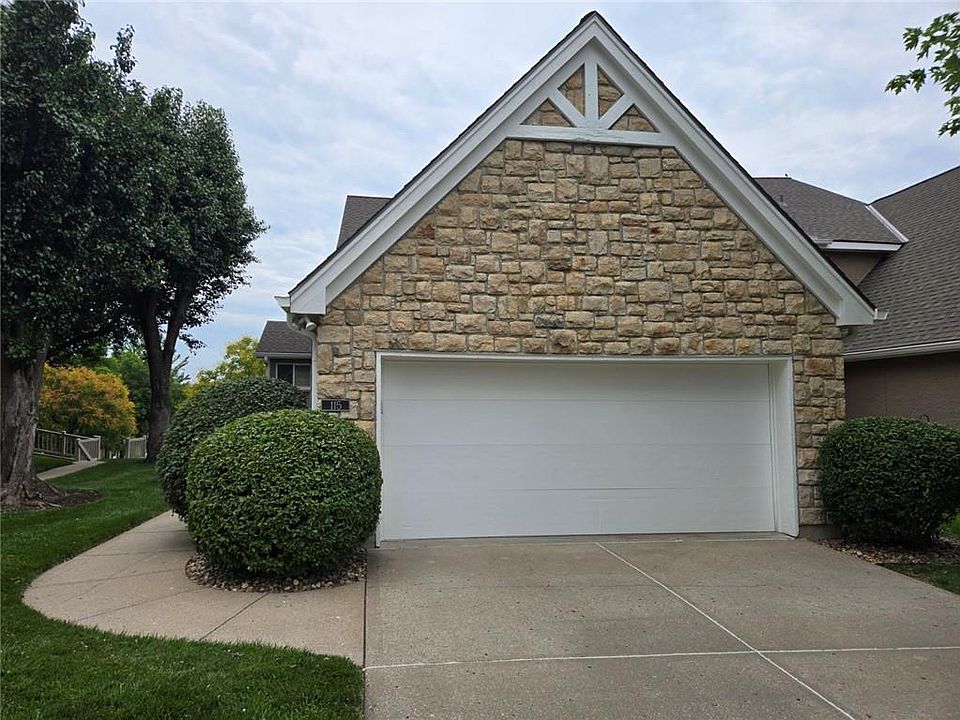 1st image of 115 Pointe Dr