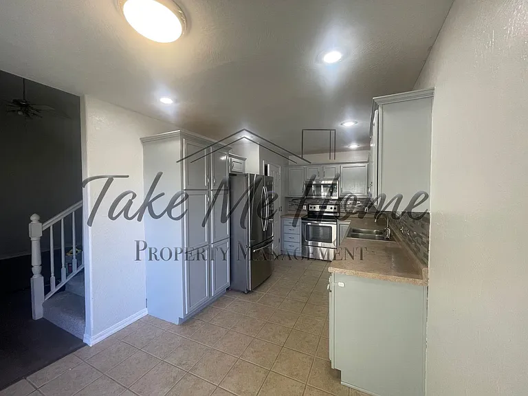 821 S Barberry Ct — Photo 11