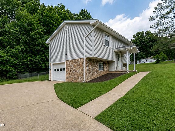 3rd image of 45 Parrish Dr