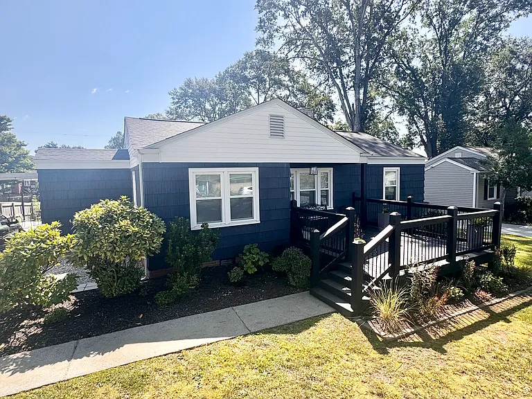 Chipley Ln — Photo 1