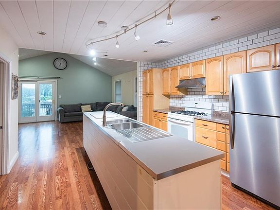 3rd image of 13 Island Ave
