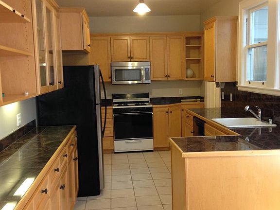 3rd image of 3414 Broderick St