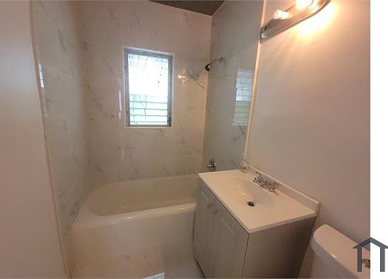 5th image of 1816 Roosevelt St