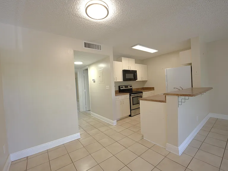 1523 Meadows Cir W — Photo 27
