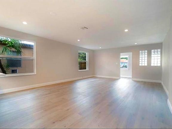 4th image of 900 10th St