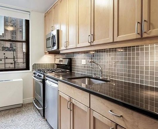 3rd image of 201 E 87th St APT 17D