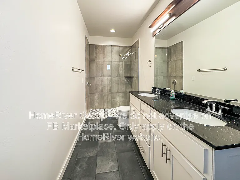305 E 7th St — Photo 10