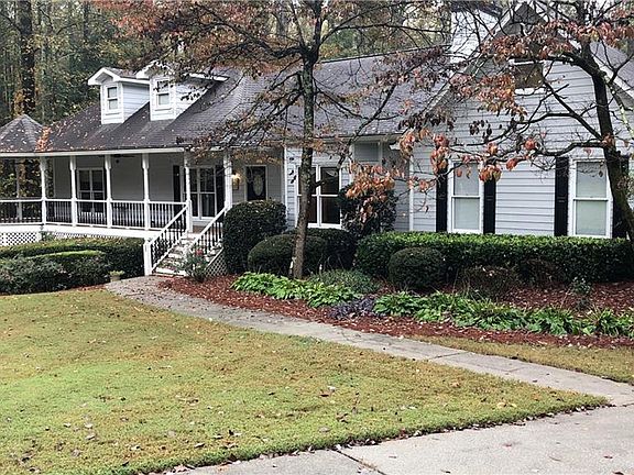 2nd image of 2115 Versailles Pl