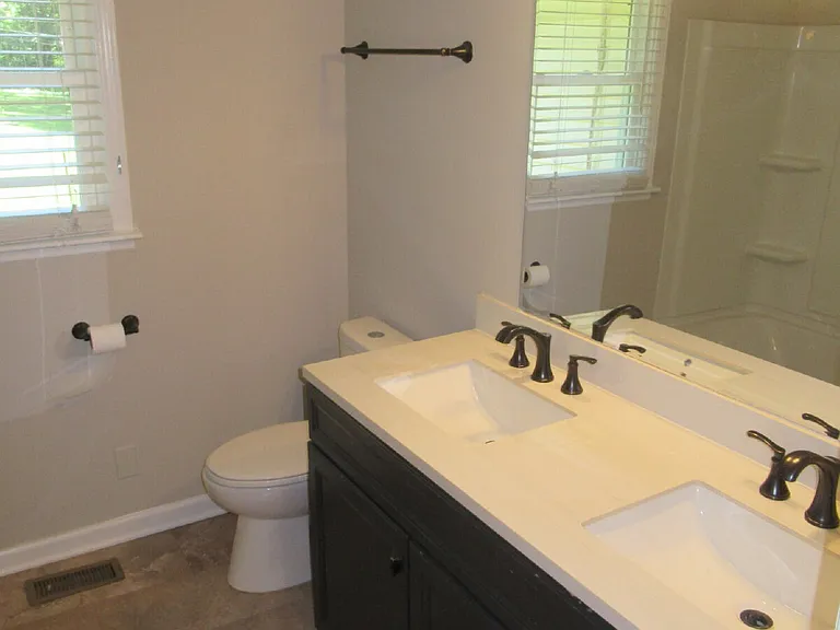 208 Crescent Ct — Photo 16