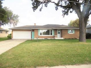 2002 Church St, Johnsburg, IL 60051