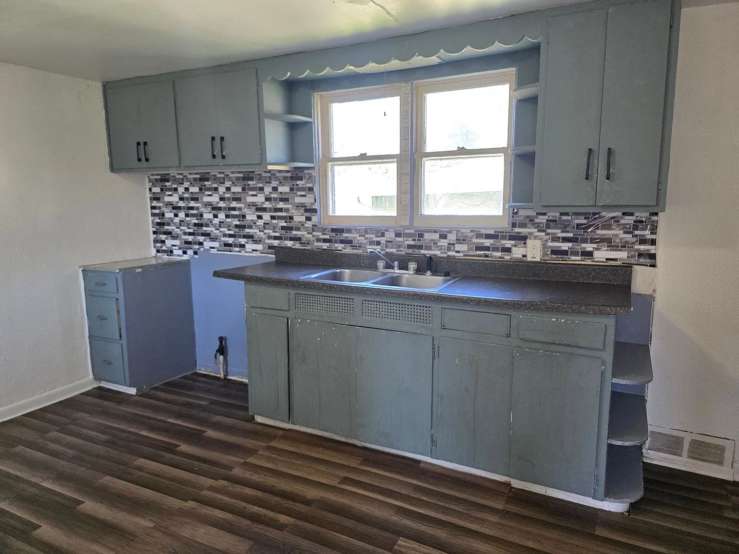 ** Move in Special ** Freshly Updated 2-Bedroom, 1-Bathroom Home $1050/Month | 1,240 Sq. Ft. — Photo 2