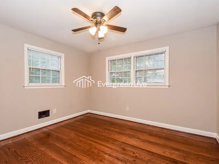 1501 Romain Dr — Photo 10