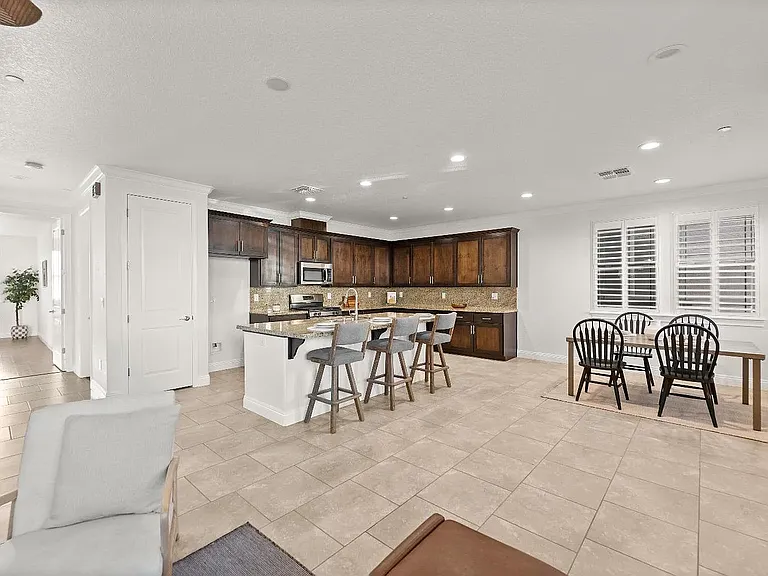 663 Addison Ln — Photo 32