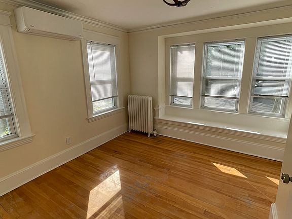 5th image of 8 Underwood St #A