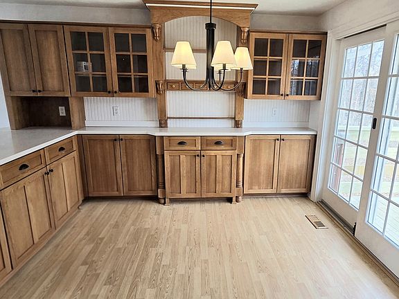 5th image of 112 Summer Cir