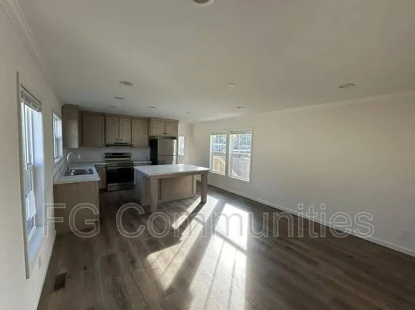 3 bed, 2.0 bath, $1,495 — Photo 4