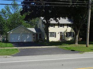 944 Latta Rd, Rochester, NY 14612