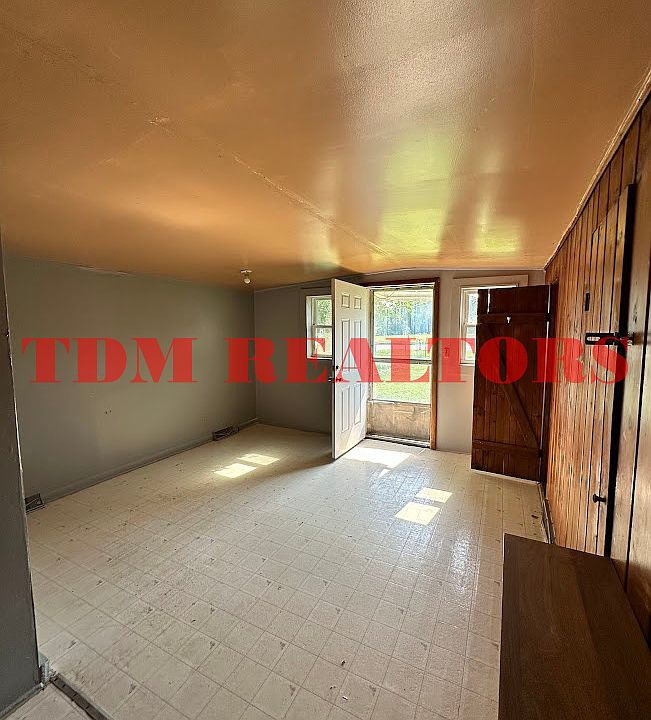 2nd image of G4098 Fenton Rd #1