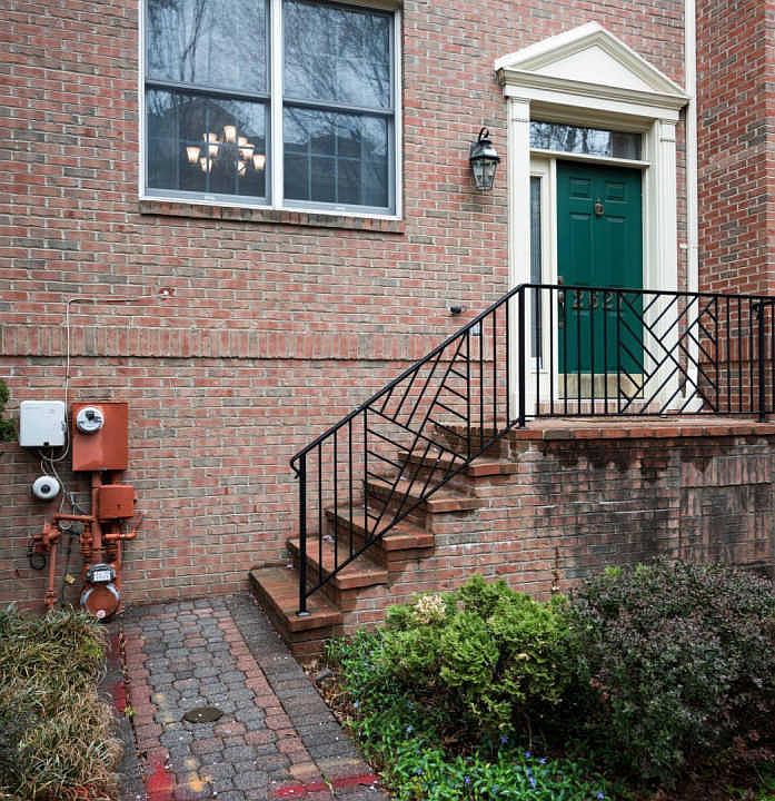 1st image of 2627 Fairfax Dr