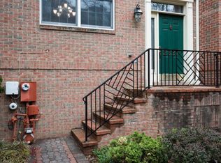 2627 Fairfax Dr, Arlington, VA 22201