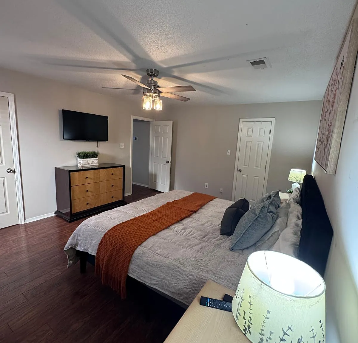 2 bed, 1250 sqft, $3,995 — Photo 2