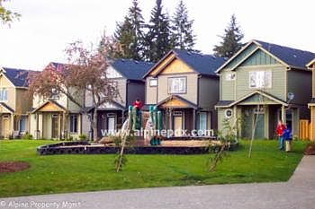 2nd image of 571 SE Heathcliff Ln