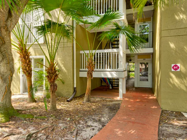 225 S Tropical Trl APT 605, Merritt Island, FL 32952