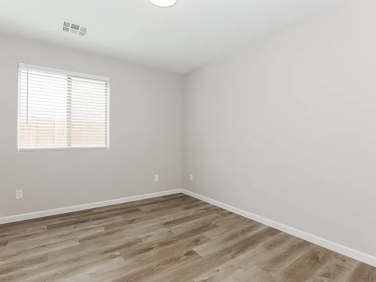 517 E Press Rd — Photo 13