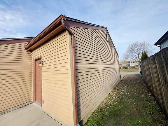 2nd image of 5885 Glennon Dr
