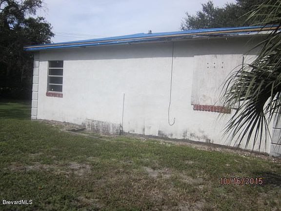 4th image of 2495 Lake Dr