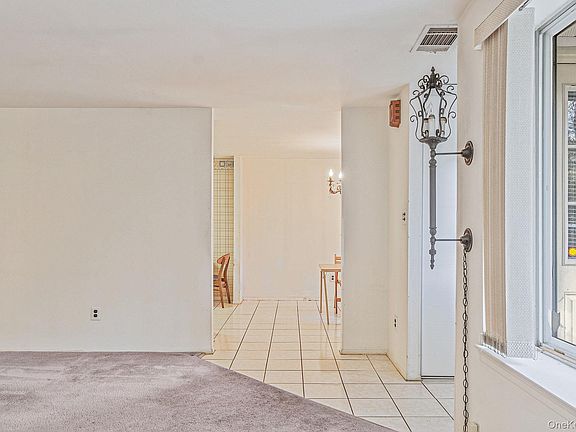 5th image of 527 Daryl Drive