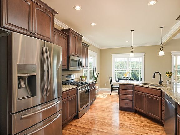 5th image of 224 Reserve Dr NW