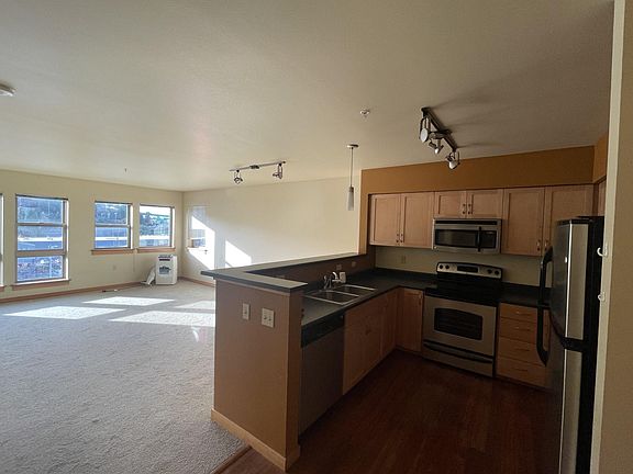 4th image of 827 Hiawatha Pl #501