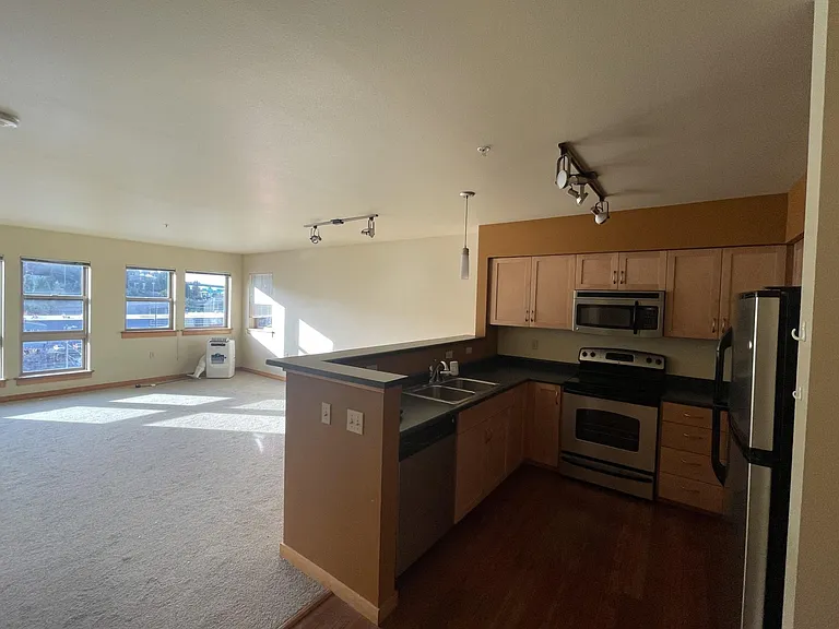 827 Hiawatha Pl #501 — Photo 4
