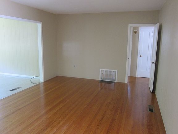 4th image of 1555 Pennsylvania Ave
