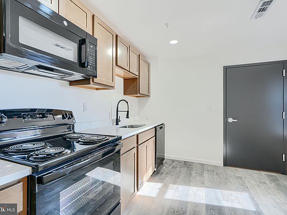 5th image of 7 Carrollton Ave