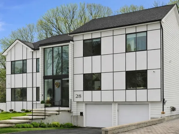 28 Bancroft St, Lynnfield, MA 01940