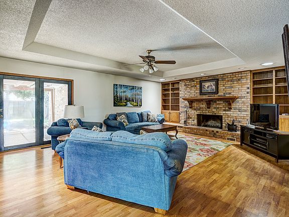 4th image of 2728 N Keller Dr