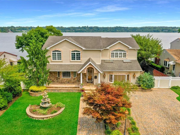 27 Beachview Place, Ronkonkoma, NY 11779