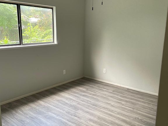 3rd image of 510 S Plant Ave