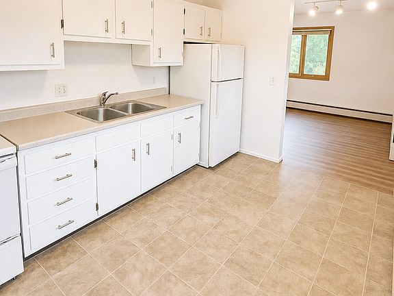 2nd image of 2105 Lake Point Dr APT 4