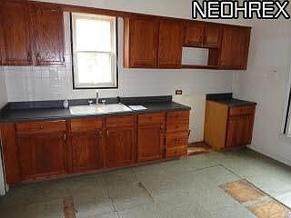 3rd image of 1026 East Ave
