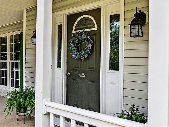 3rd image of 310 Arrowhead Ln