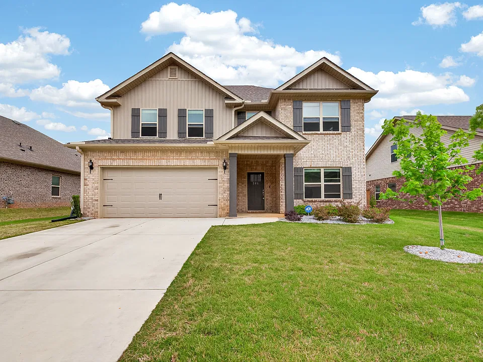 201 Saddle St