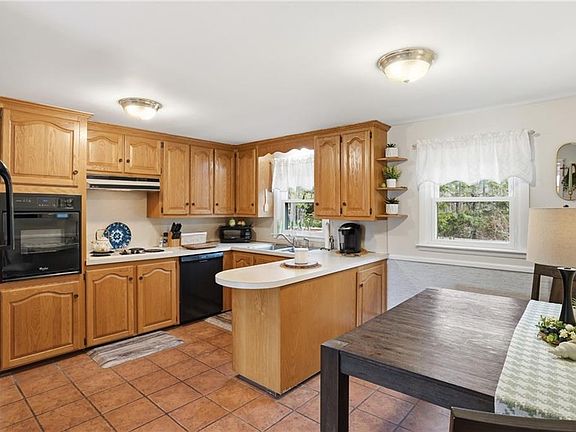 3rd image of 81 Orchard Dr