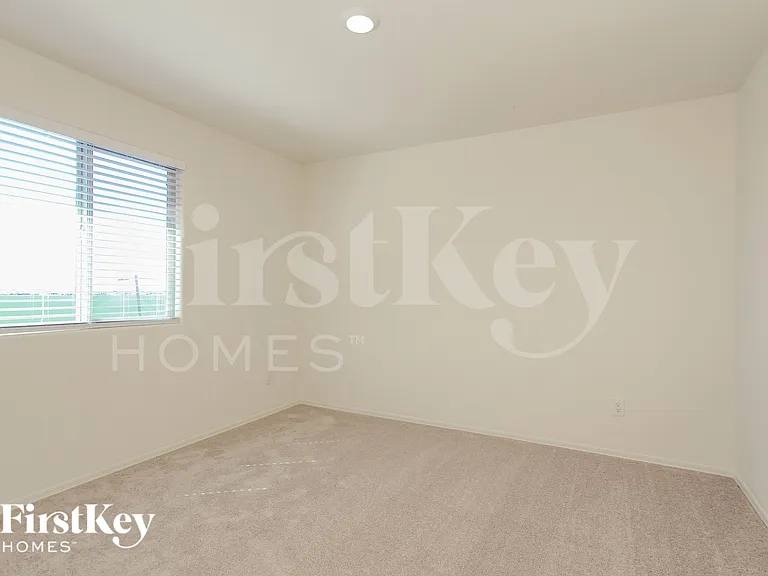 8434 S 258th Dr — Photo 8