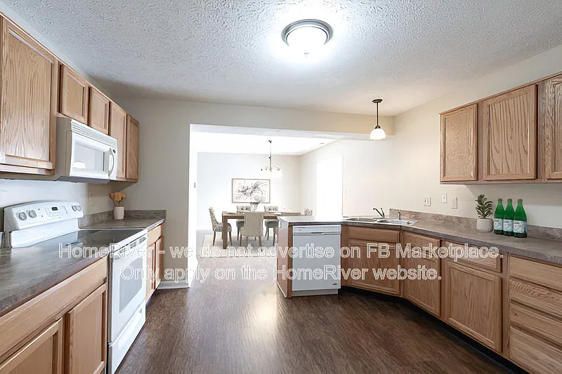 4 bed, 2.5 bath, 2116 sqft, $1,999 — Photo 4