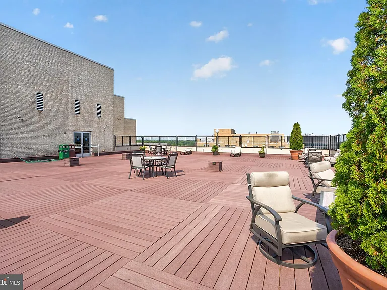 4515 Willard Ave #2203S — Photo 29