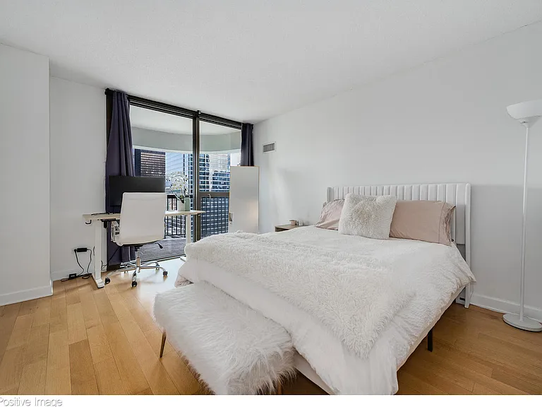 400 N Lasalle Blvd #4402 — Photo 12