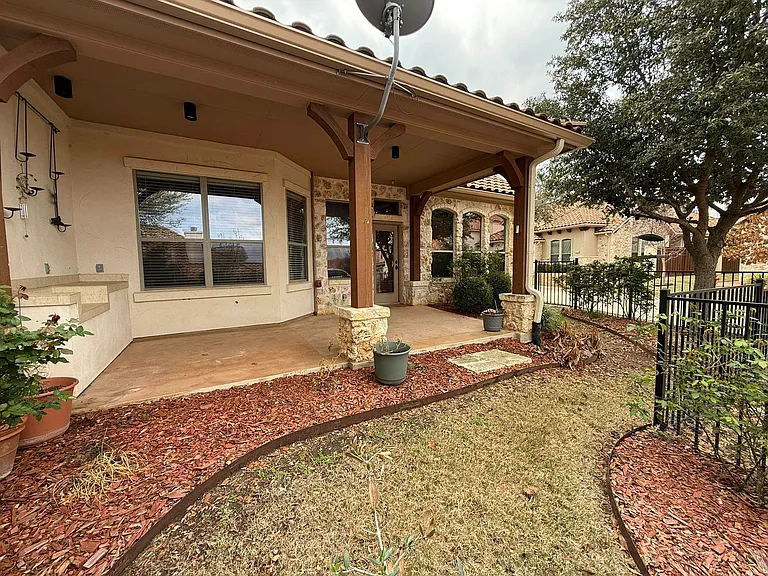 306 Enclave Cir — Photo 5